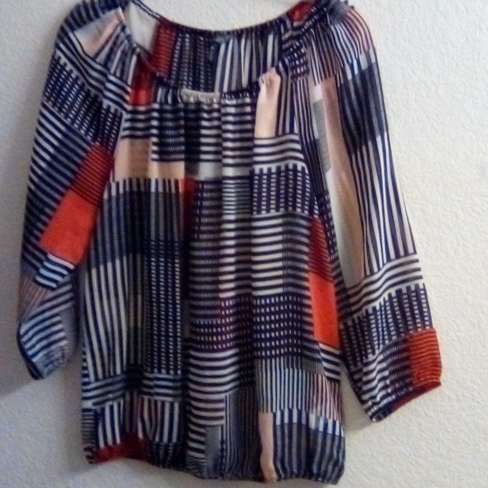 Daisy Fuentes  Sz M 3/4 Sleeves Round Elastic Neck Black Red White Colors  B4 X
